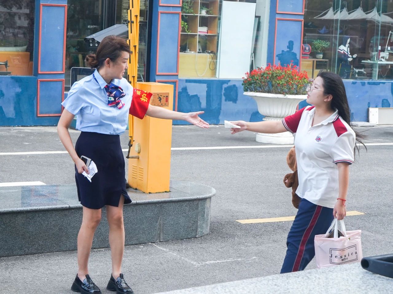 53次！站好“护学岗” 撑起“平安伞”(图10)