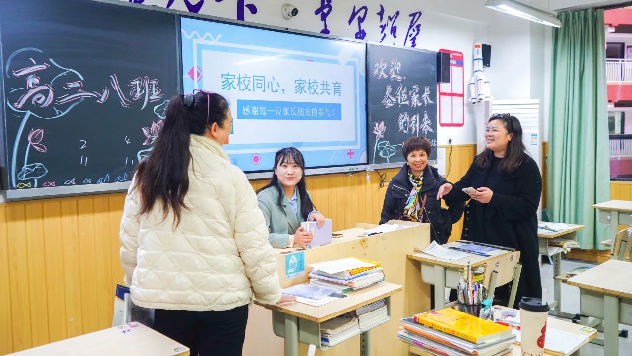 会上，家长给孩子们颁奖啦！(图9)