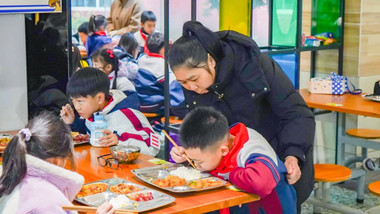 以“金牌服务”理念打造校园食堂新标杆！(图19)