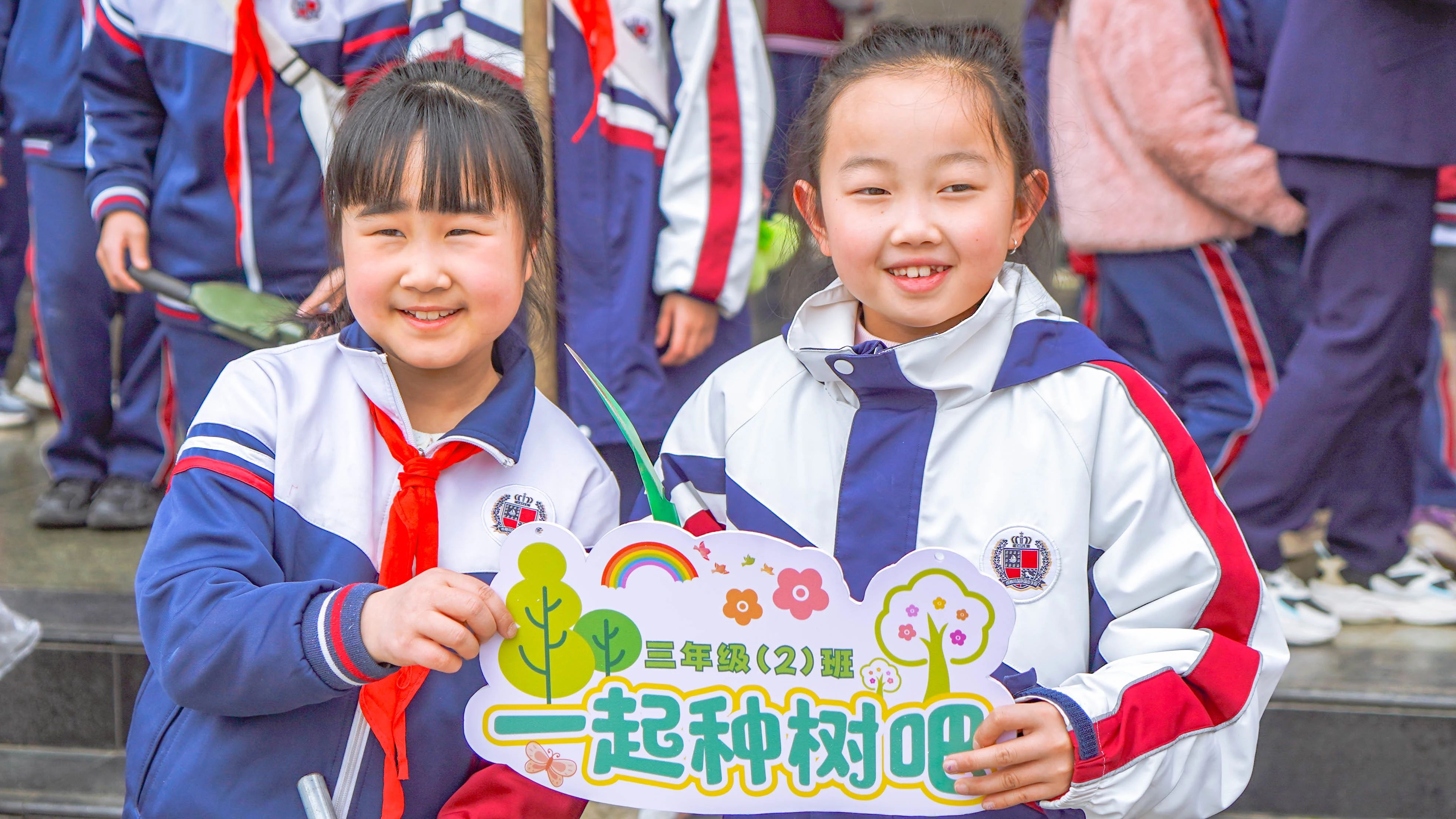 成川外的这堂课，搬进了油菜花地！(图3)