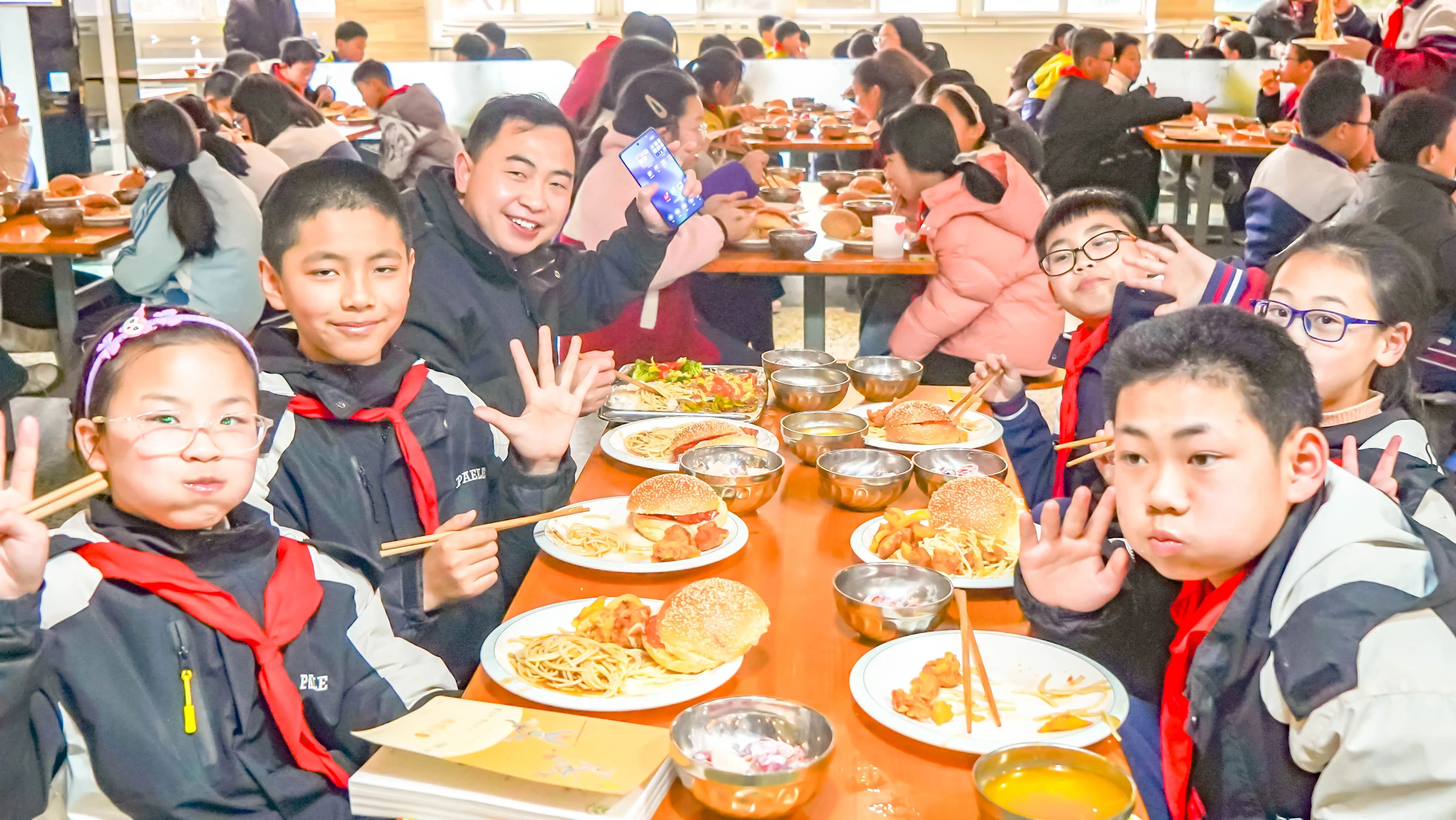 同学们说“想吃西餐”！学校食堂：必须安排！(图22)