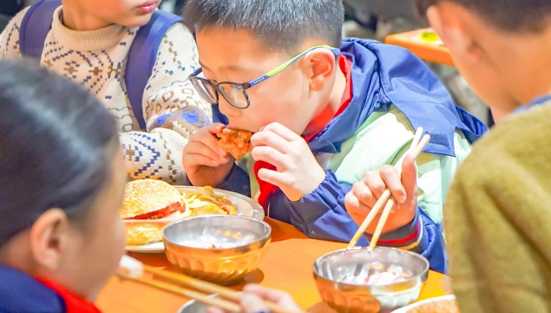 同学们说“想吃西餐”！学校食堂：必须安排！(图20)