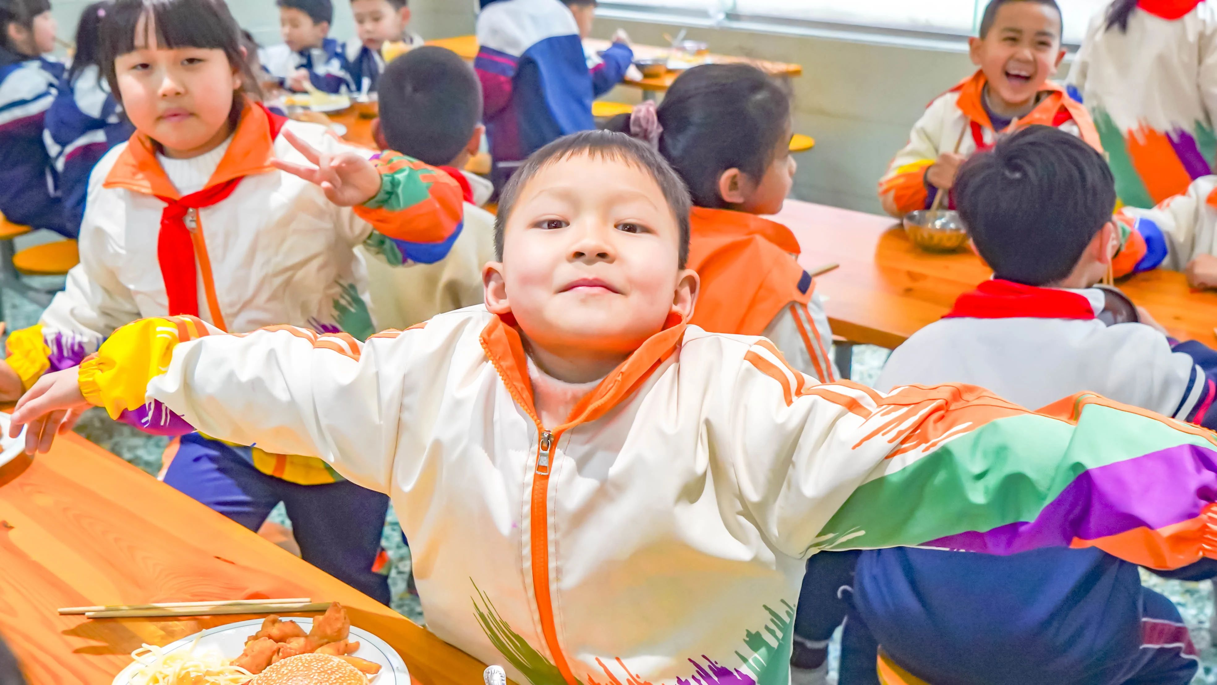 同学们说“想吃西餐”！学校食堂：必须安排！(图24)