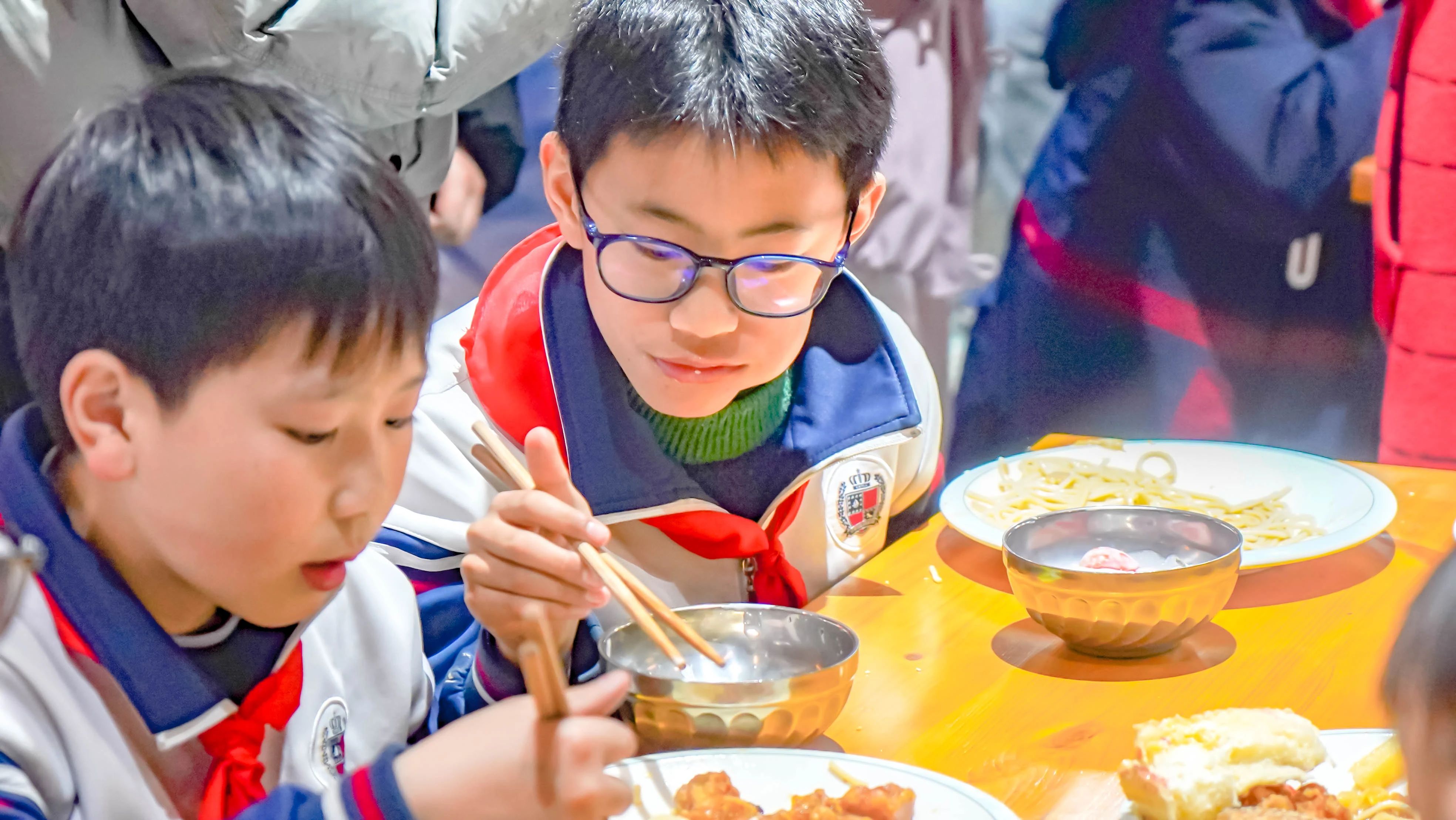同学们说“想吃西餐”！学校食堂：必须安排！(图26)