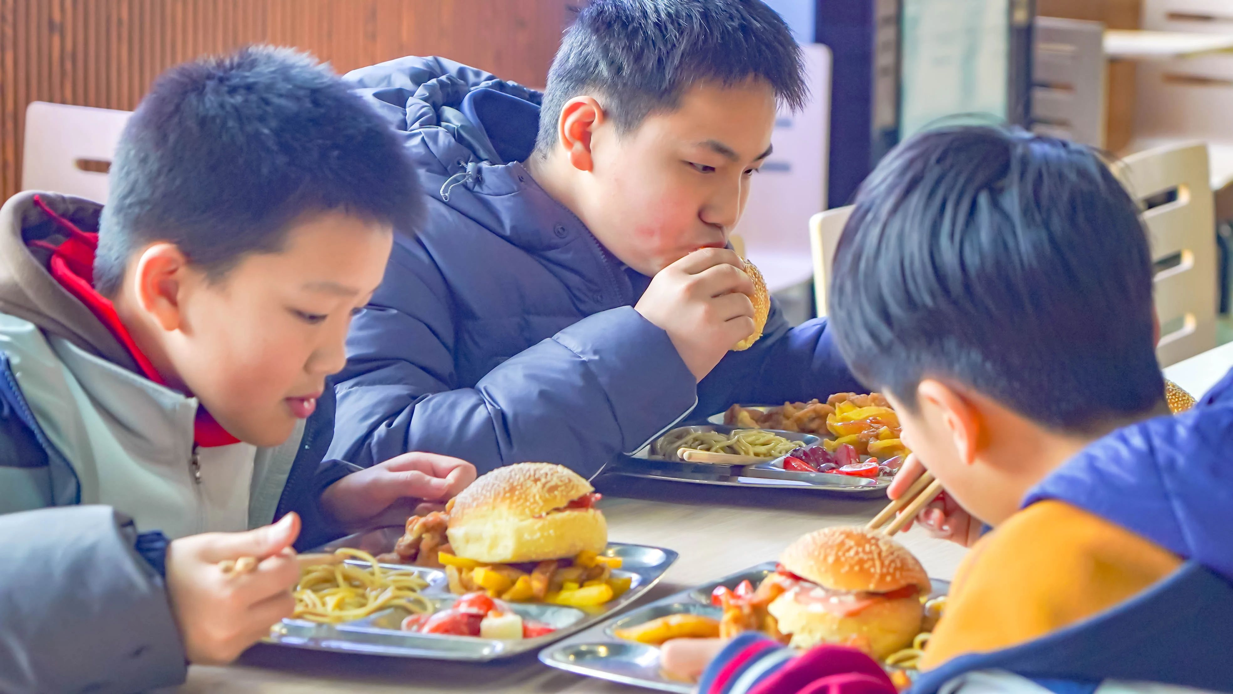 同学们说“想吃西餐”！学校食堂：必须安排！(图27)