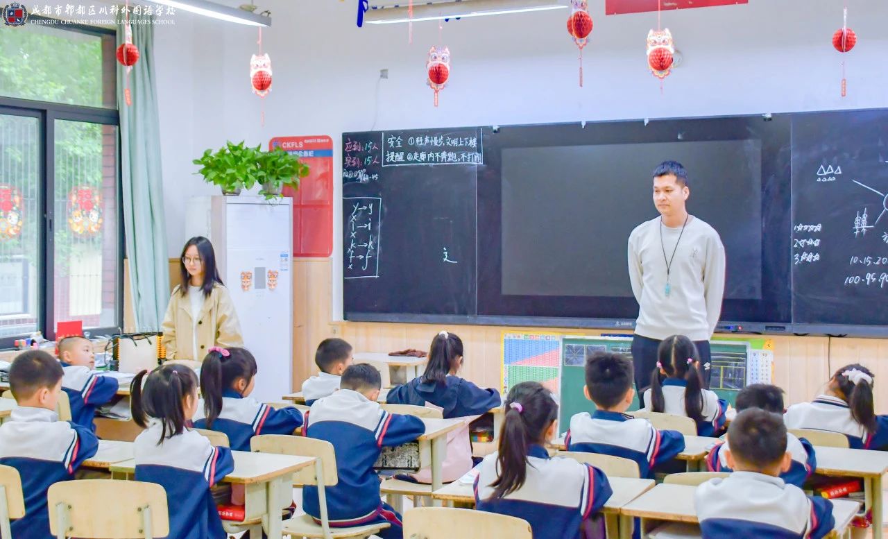 筑牢安全防线 共创平安校园丨成都市郫都区川科外国语学校开展消防（地震）应急演练(图2)