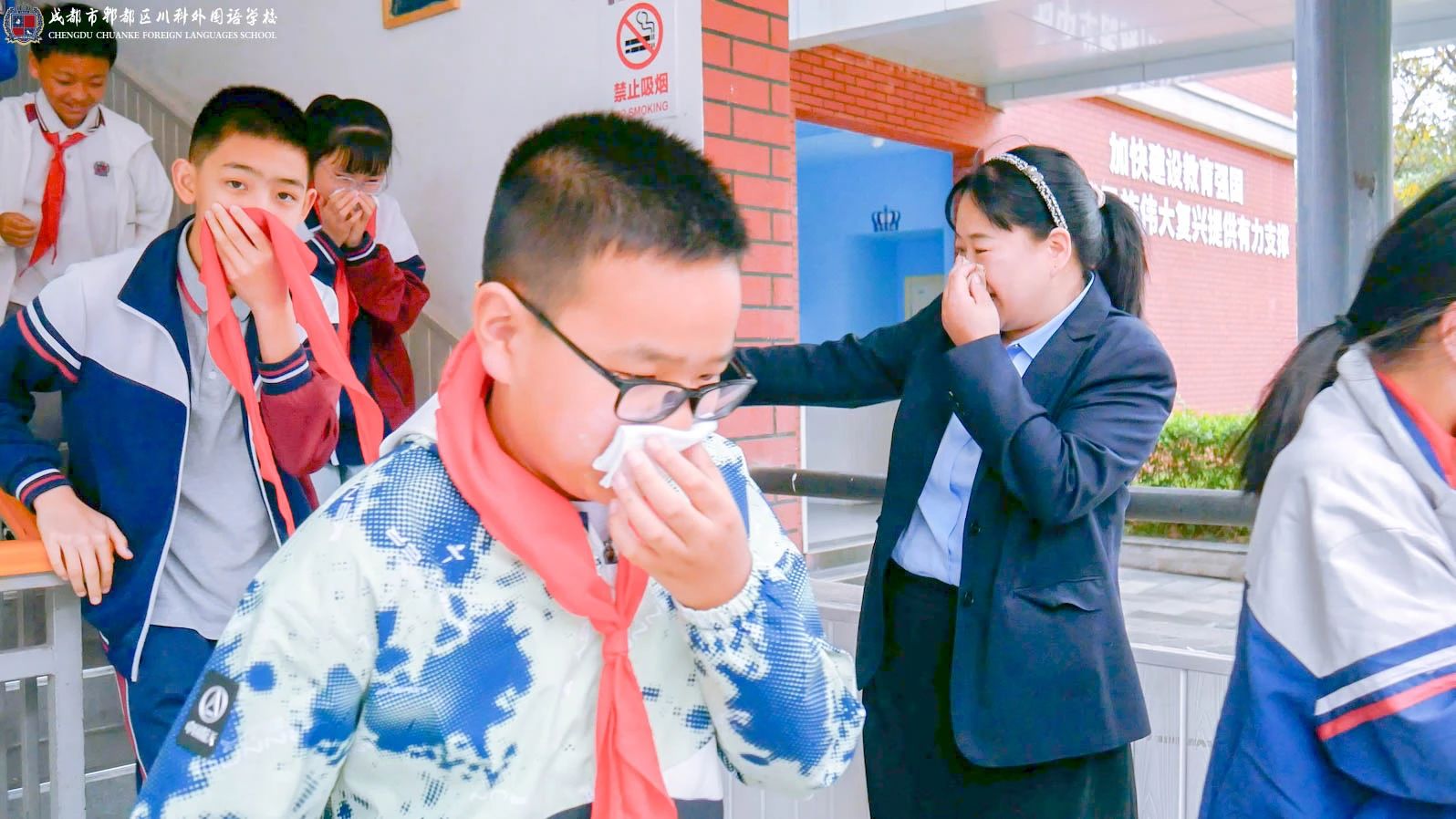 筑牢安全防线 共创平安校园丨成都市郫都区川科外国语学校开展消防（地震）应急演练(图7)