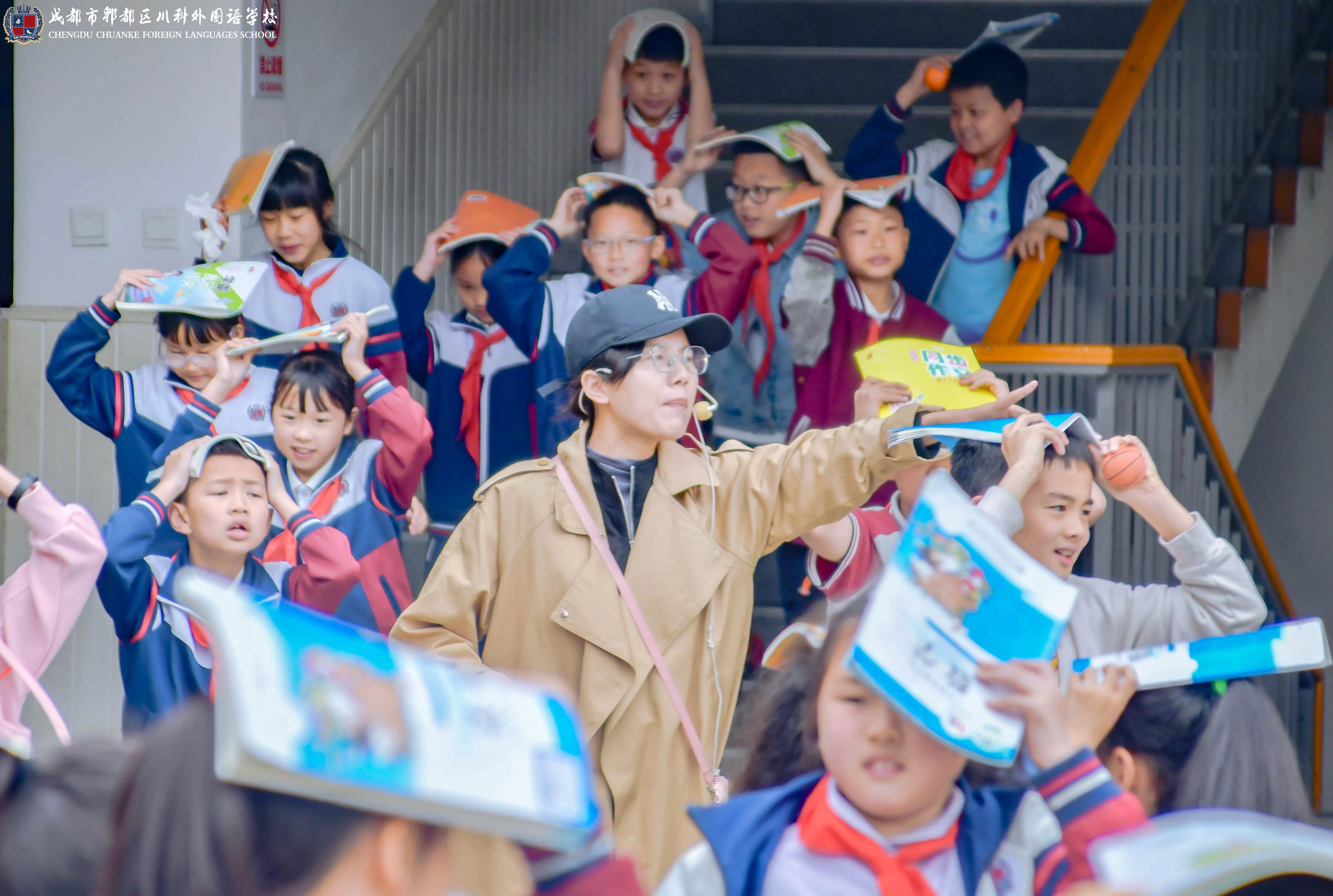 筑牢安全防线 共创平安校园丨成都市郫都区川科外国语学校开展消防（地震）应急演练(图6)