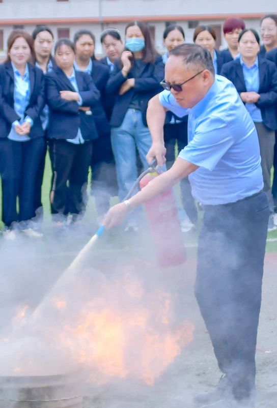 筑牢安全防线 共创平安校园丨成都市郫都区川科外国语学校开展消防（地震）应急演练(图21)